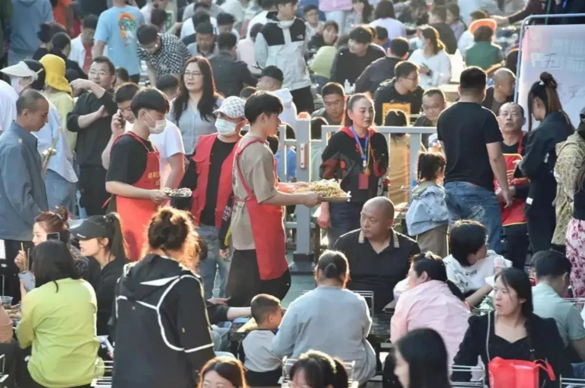 大陸五一連假其實只放一天 官方調休拼消費引民怨